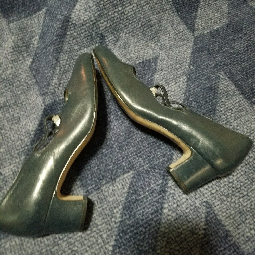 Shoes - Picture 5 of 8